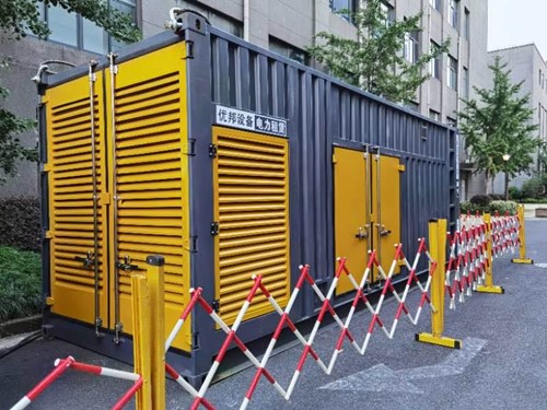 龙沙如何使用转速表检查发动机的转速？